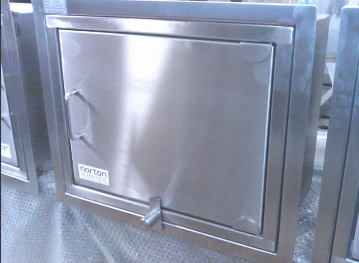 Stainless steel wall-mounted transfer hatch with glass door