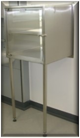 Stainless steel transfer hatch with supporting legs