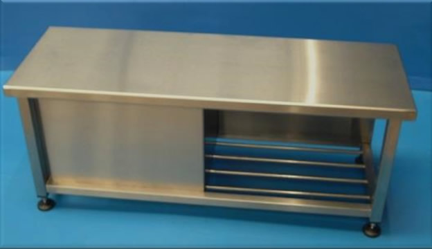 Stainless steel cleanroom step-over bench