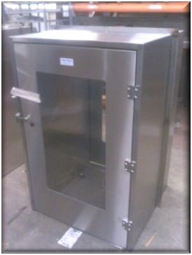 Floor-mounted stainless steel transfer hatch with glass door